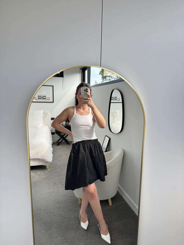 The waiting room skirt - size 8