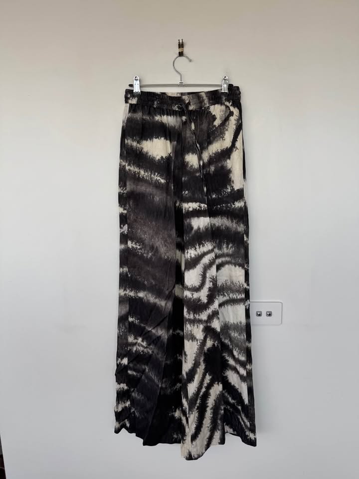 Maku Pants - size 8 BNWT