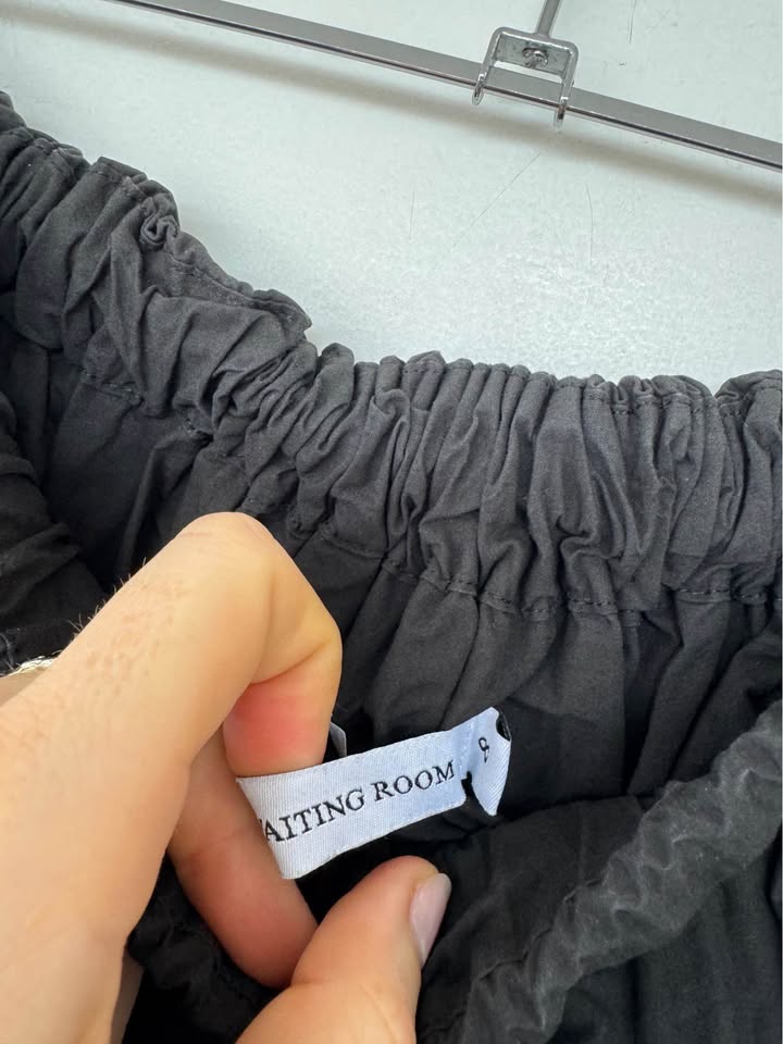 The waiting room skirt - size 8