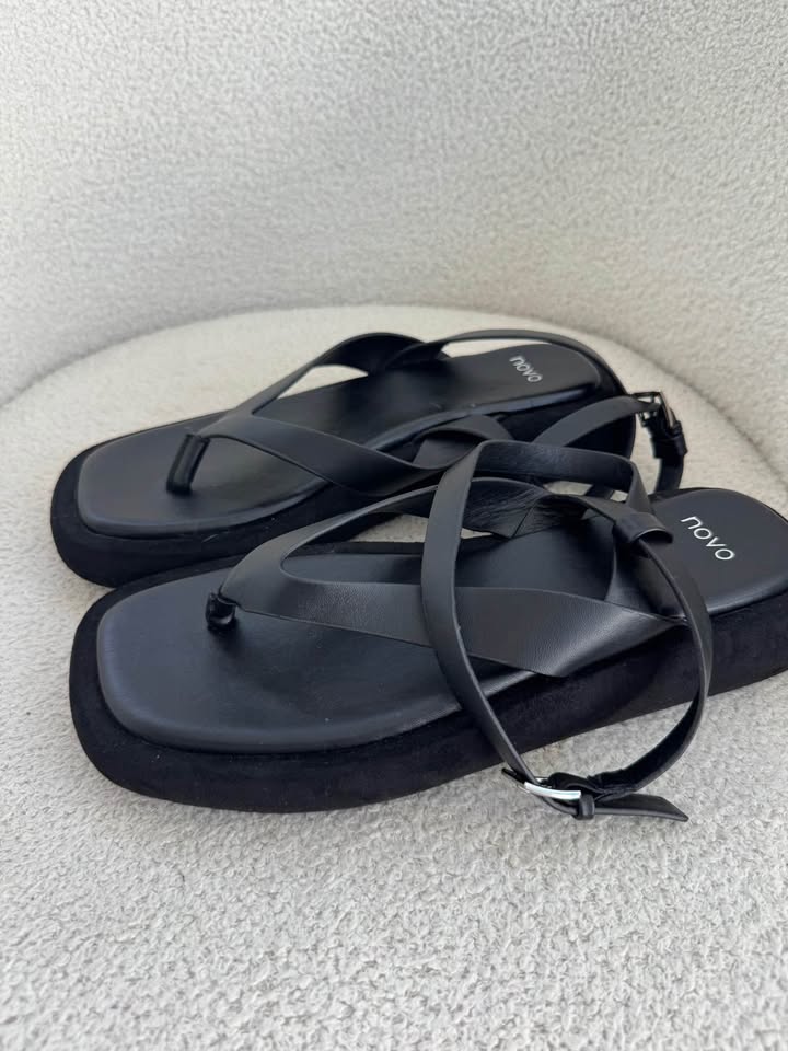 Novo Sandals - size 9