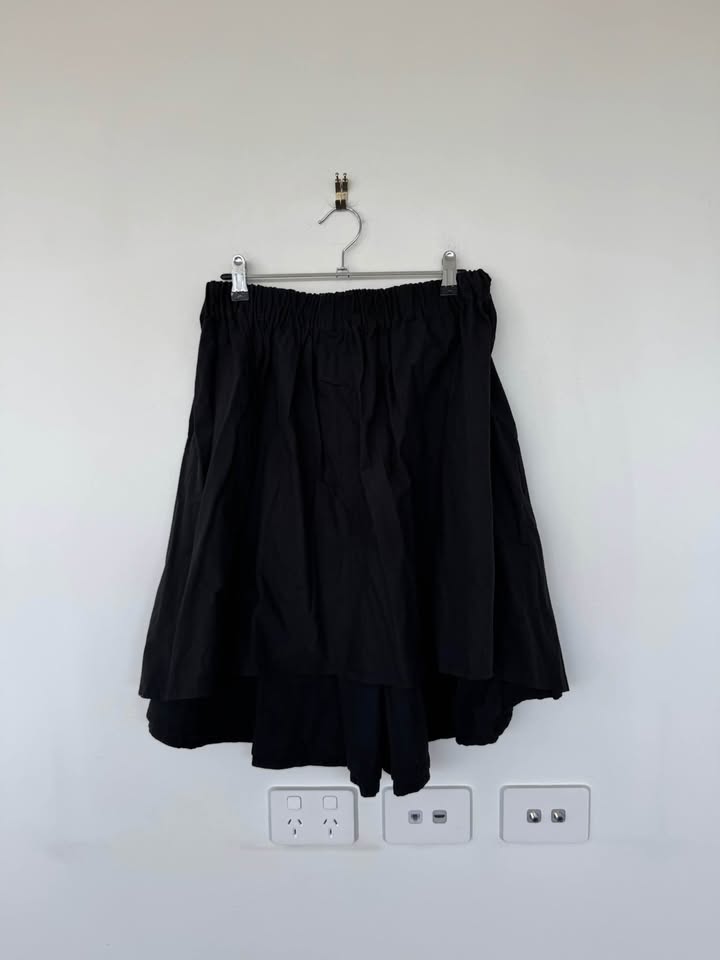 The waiting room skirt - size 8