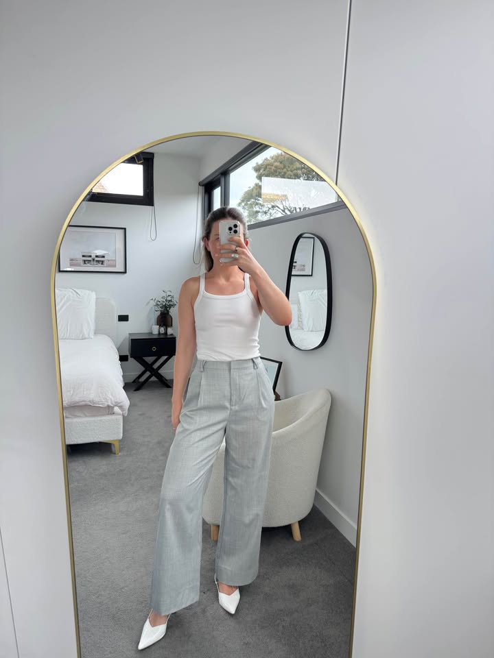 Sneaky Link Pants - size XS