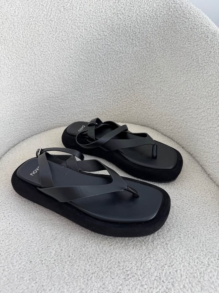 Novo Sandals - size 9
