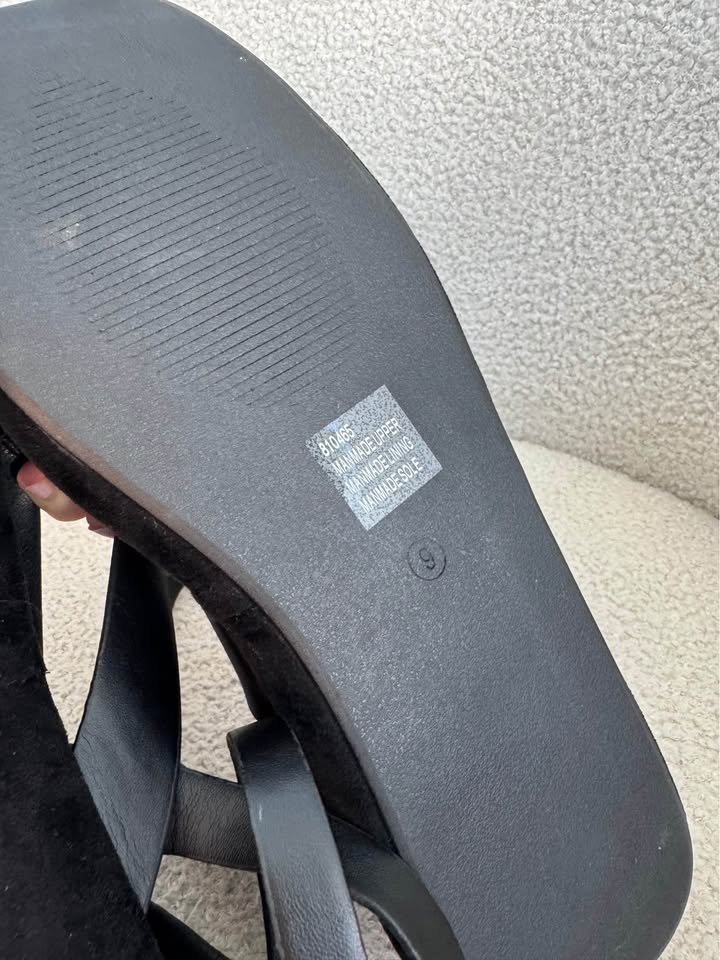 Novo Sandals - size 9