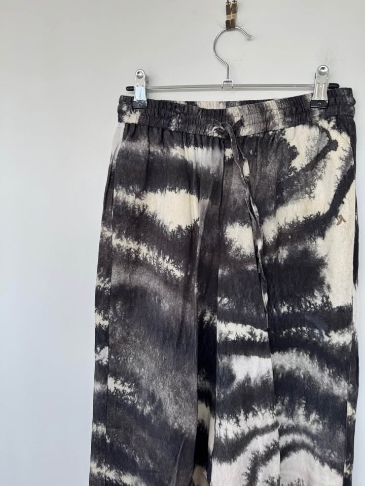 Maku Pants - size 8 BNWT