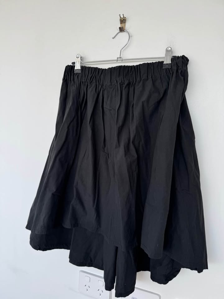 The waiting room skirt - size 8