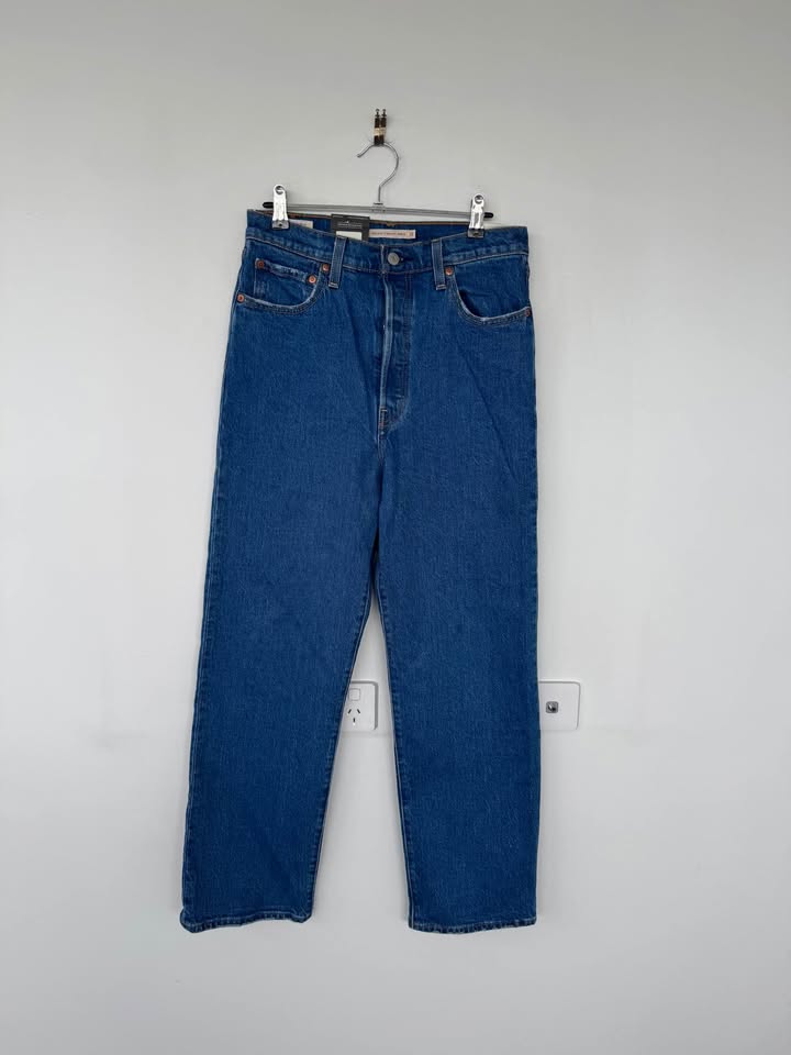 Levi Jeans - size 29 BNWT