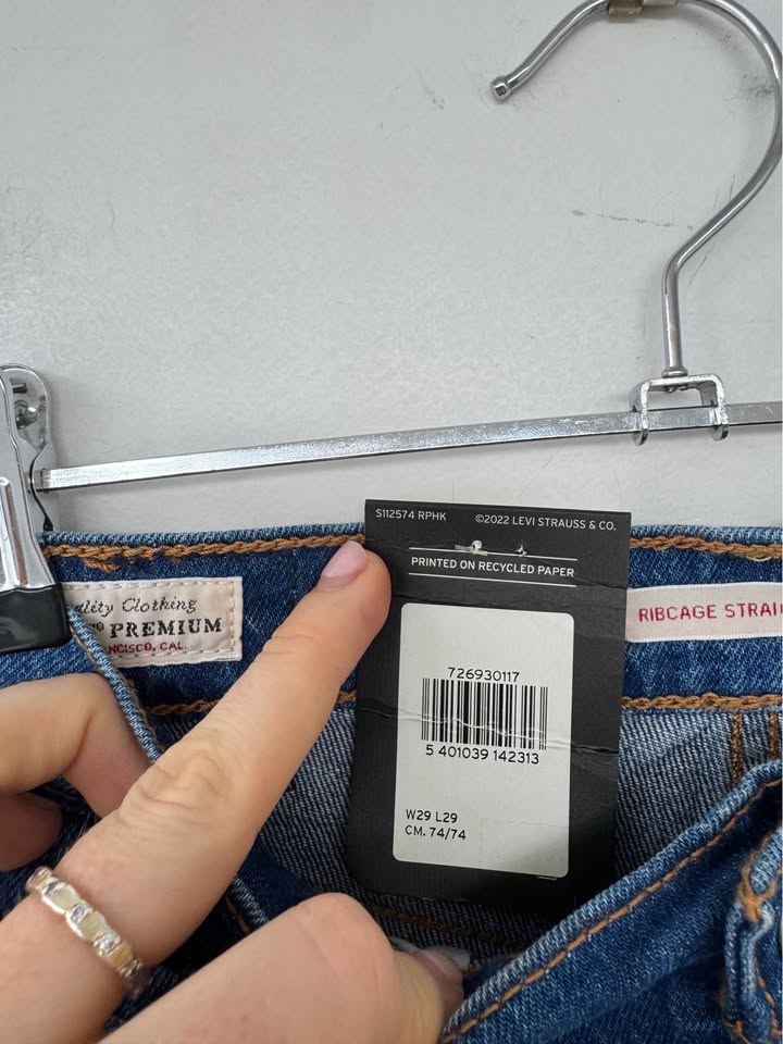 Levi Jeans - size 29 BNWT