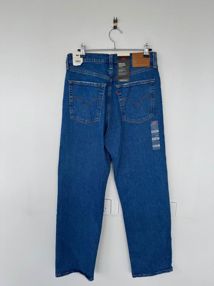 Levi Jeans - size 29 BNWT