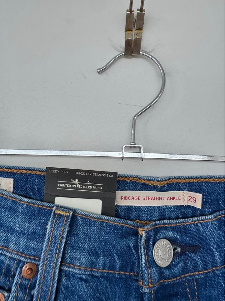 Levi Jeans - size 29 BNWT
