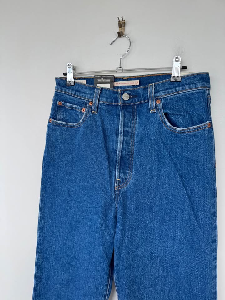 Levi Jeans - size 29 BNWT