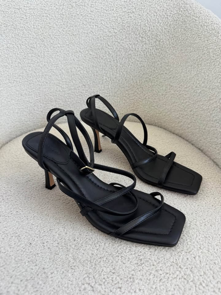 Witchery Leather Heels - size 40 NEW