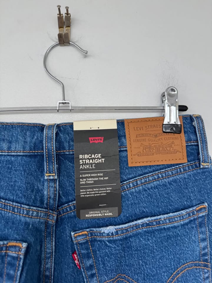 Levi Jeans - size 29 BNWT