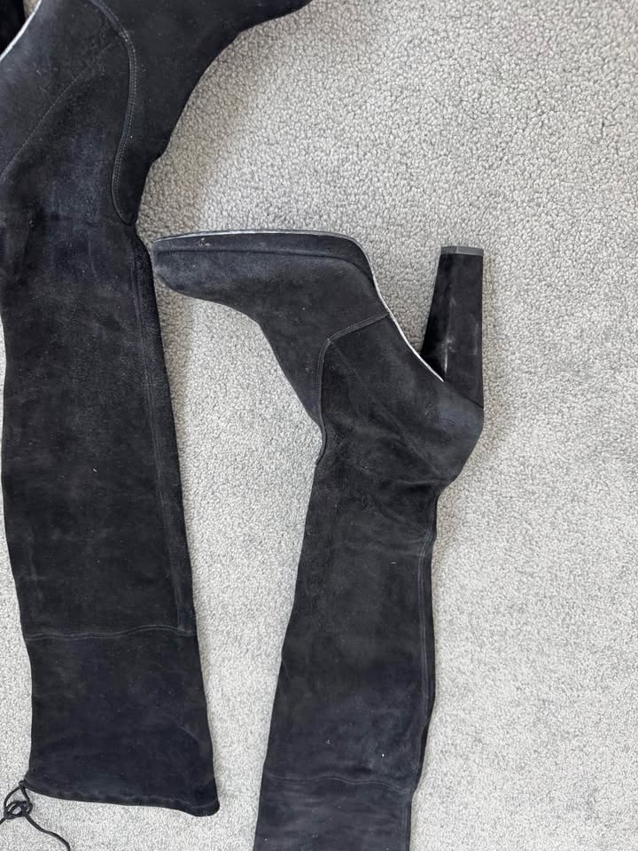 Stuart Weitzman Boots - size 42
