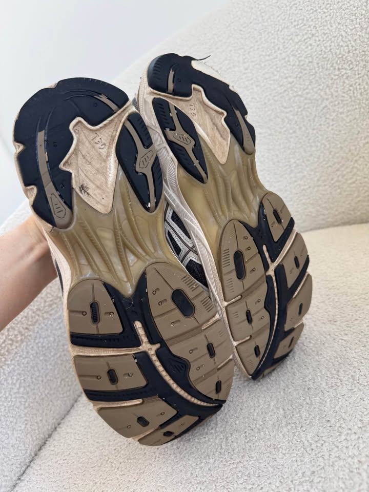 ASIC Runners - size 42