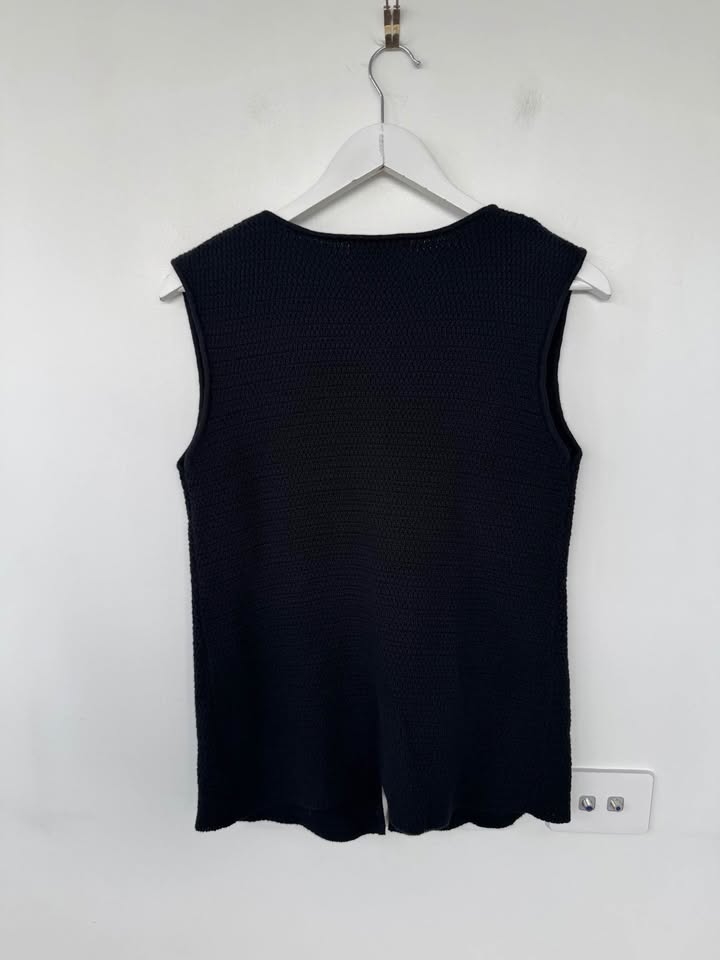 Onte Vest - size small