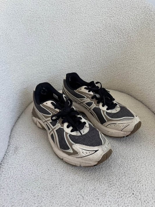 ASIC Runners - size 42
