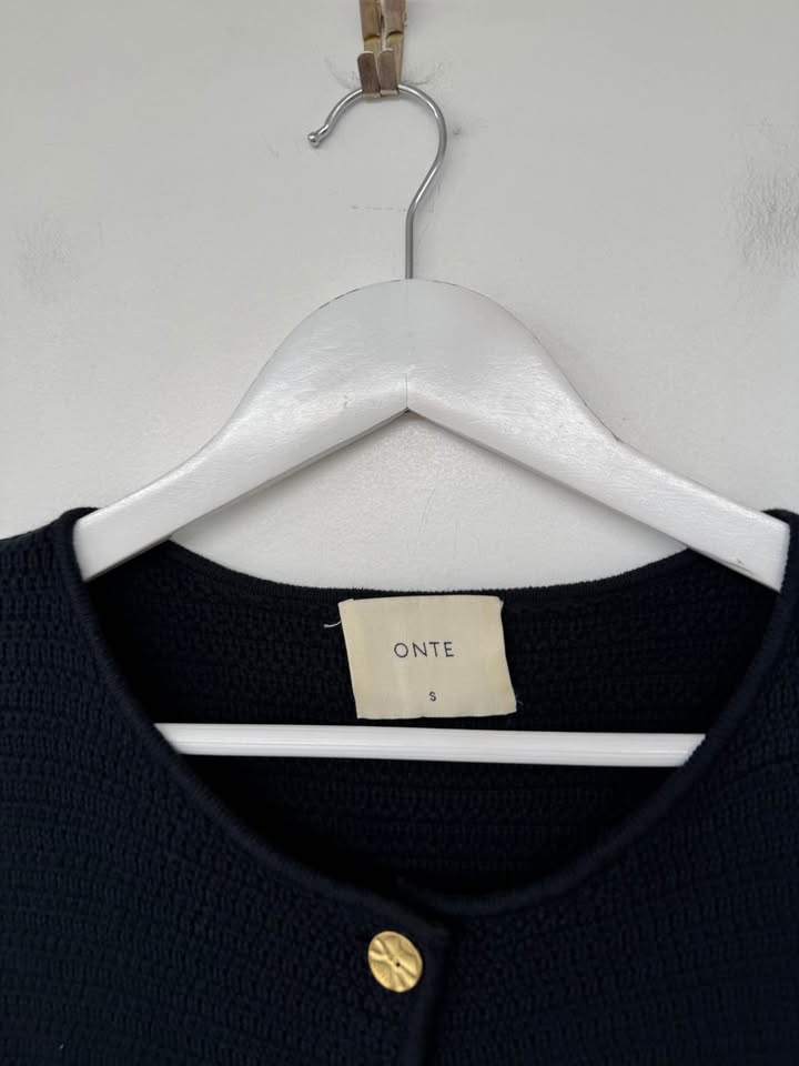 Onte Vest - size small