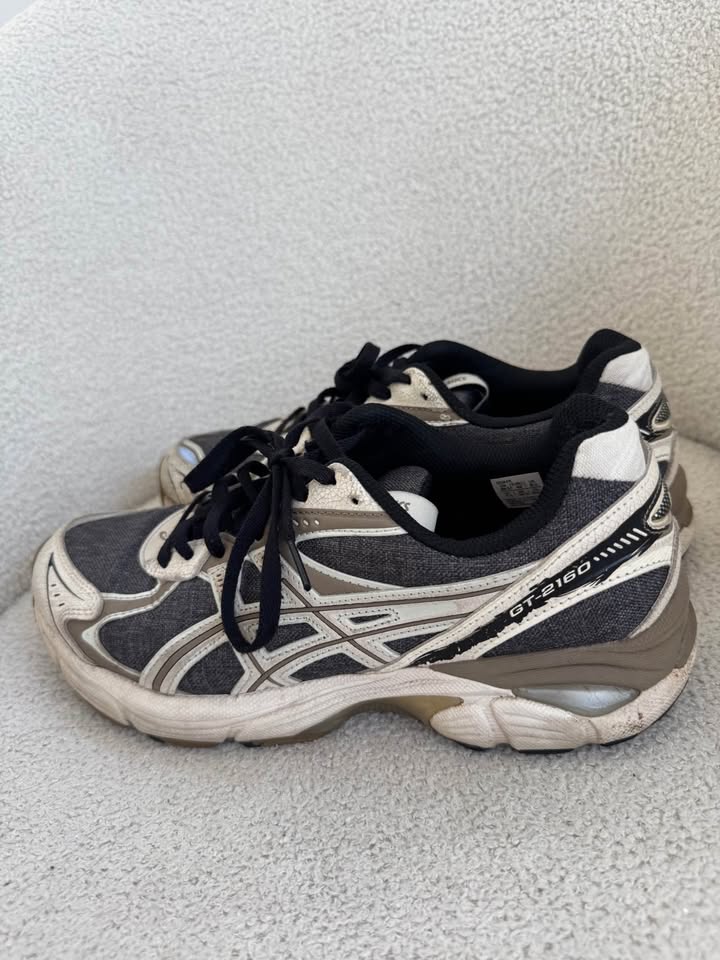 ASIC Runners - size 42