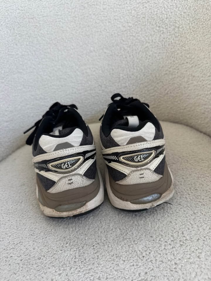 ASIC Runners - size 42