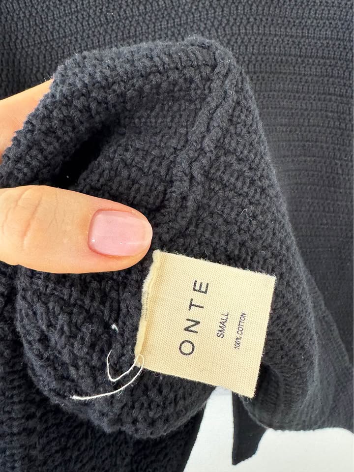 Onte Vest - size small