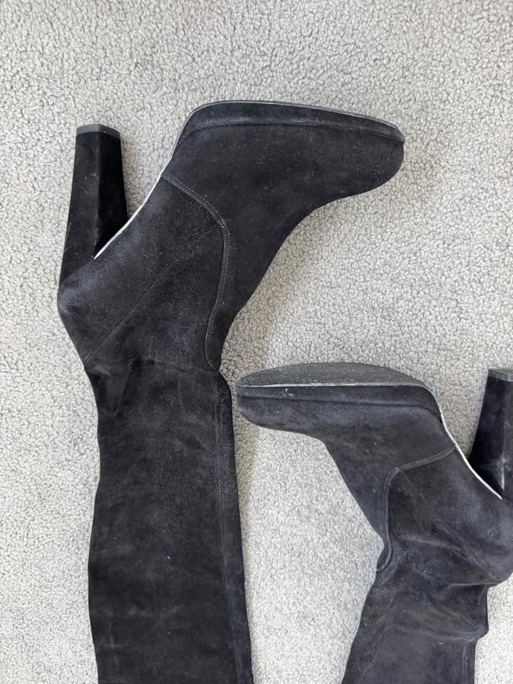 Stuart Weitzman Boots - size 42