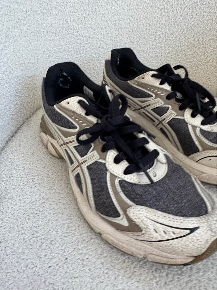 ASIC Runners - size 42